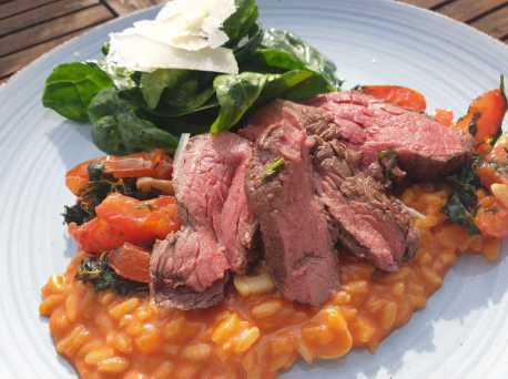 Ein Bild vom Rezept Tomatenrisotto mit Spinatsalat