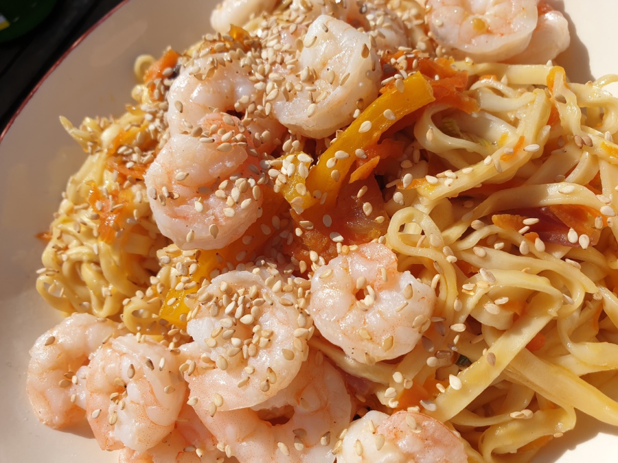 Ein Bild vom Rezept Koreanische Nudelpfanne mit Garnelen