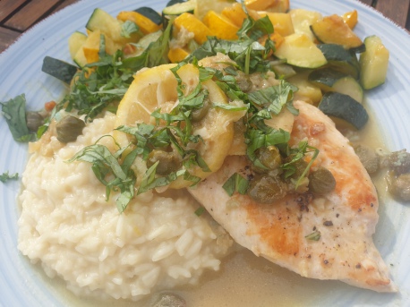 Bild vom Rezept Zitronenhähnchen auf Basmatireis mit Zucchini und Kapern